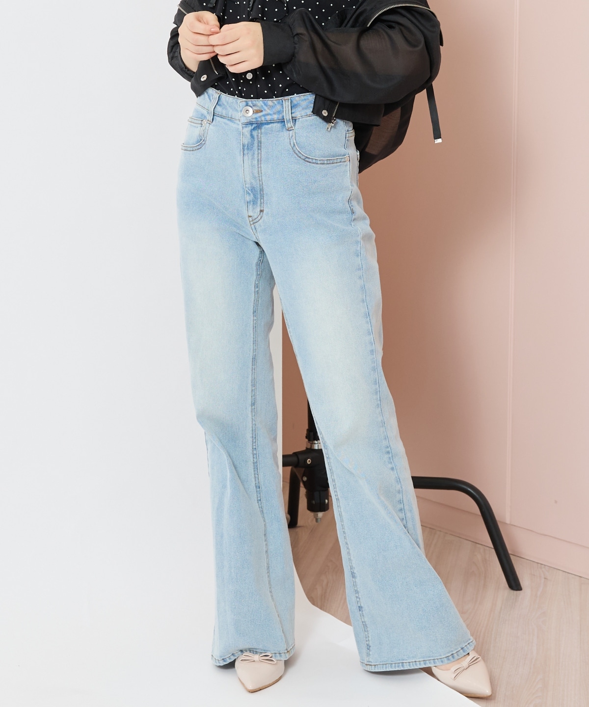 【再入荷予約受付中】美脚ロゴ刺繍セミフレアデニムパンツ