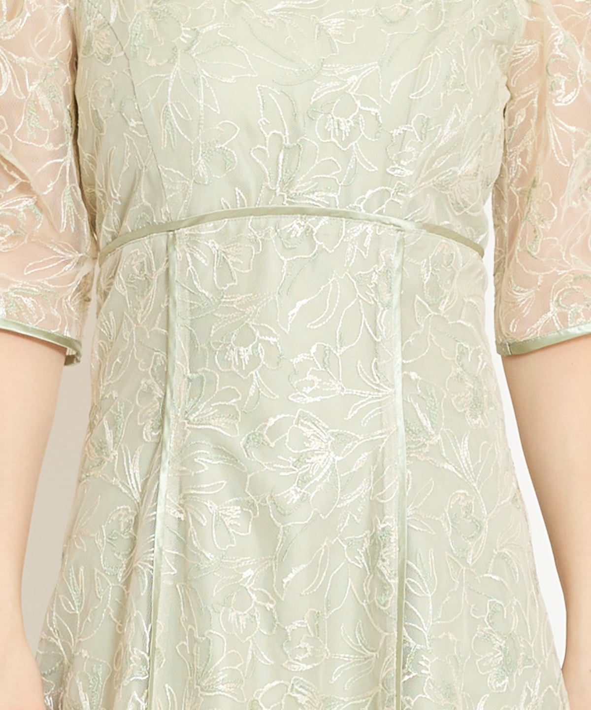 パイピングライン刺繍ワンピース