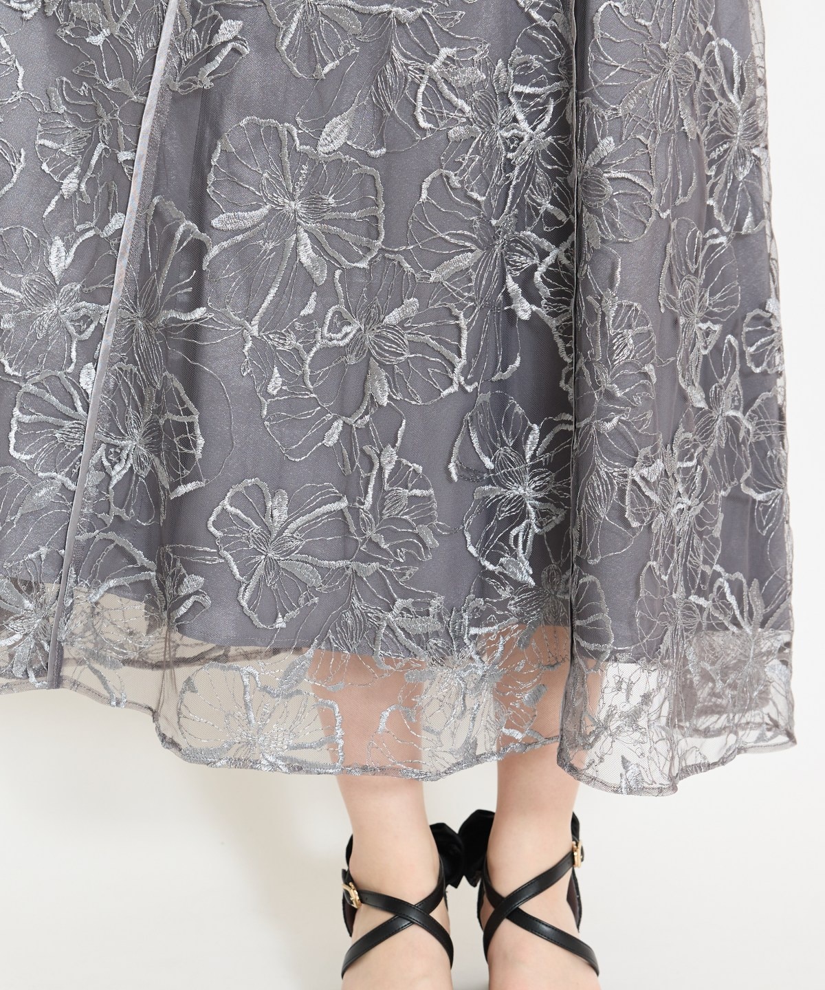 パイピングライン刺繍ワンピース