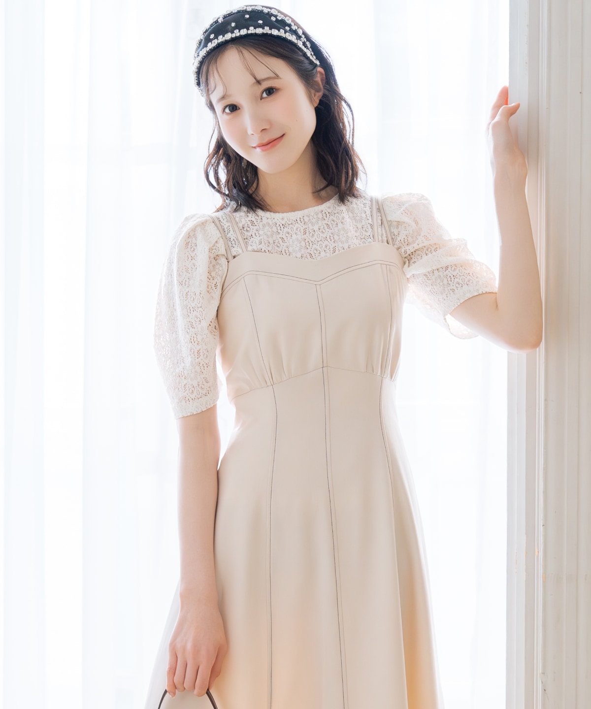 レースクルーネックトップス