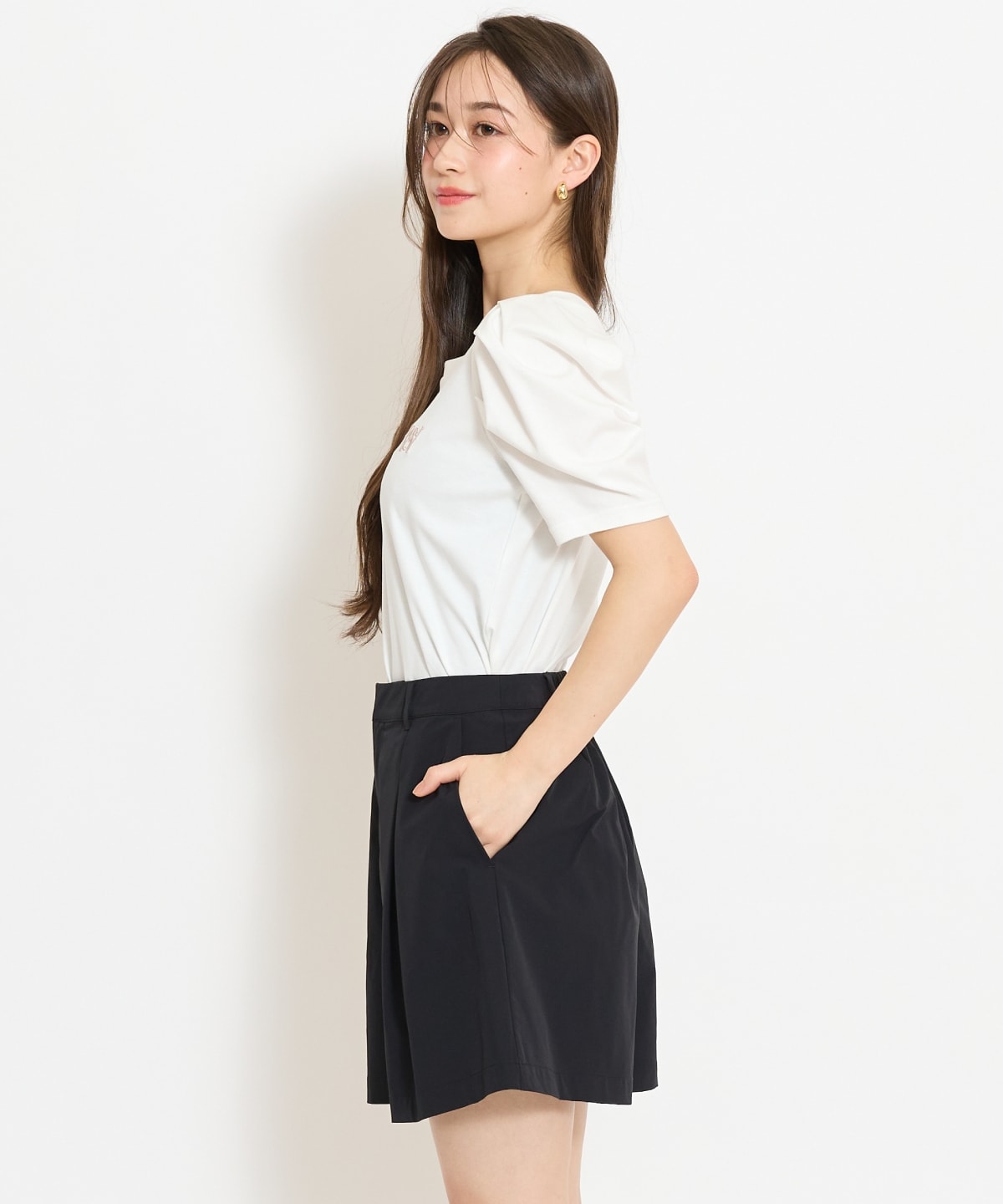 ロゴ刺繍タックスリーブTシャツ