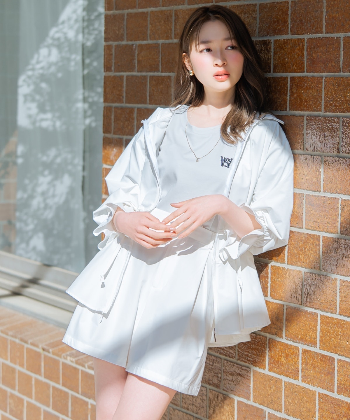 ロゴ刺繍タックスリーブTシャツ