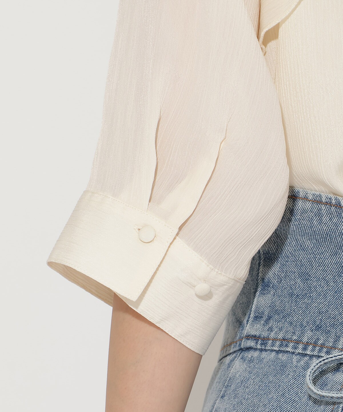 ラッフルハーフスリーブブラウス