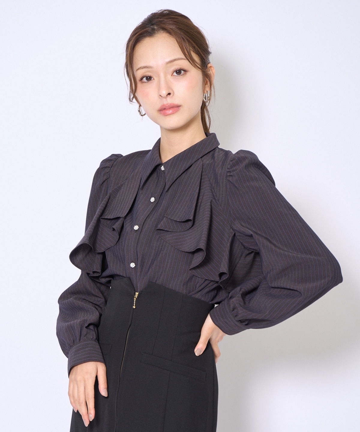 ビジューボタンフリルケープ長袖ブラウス