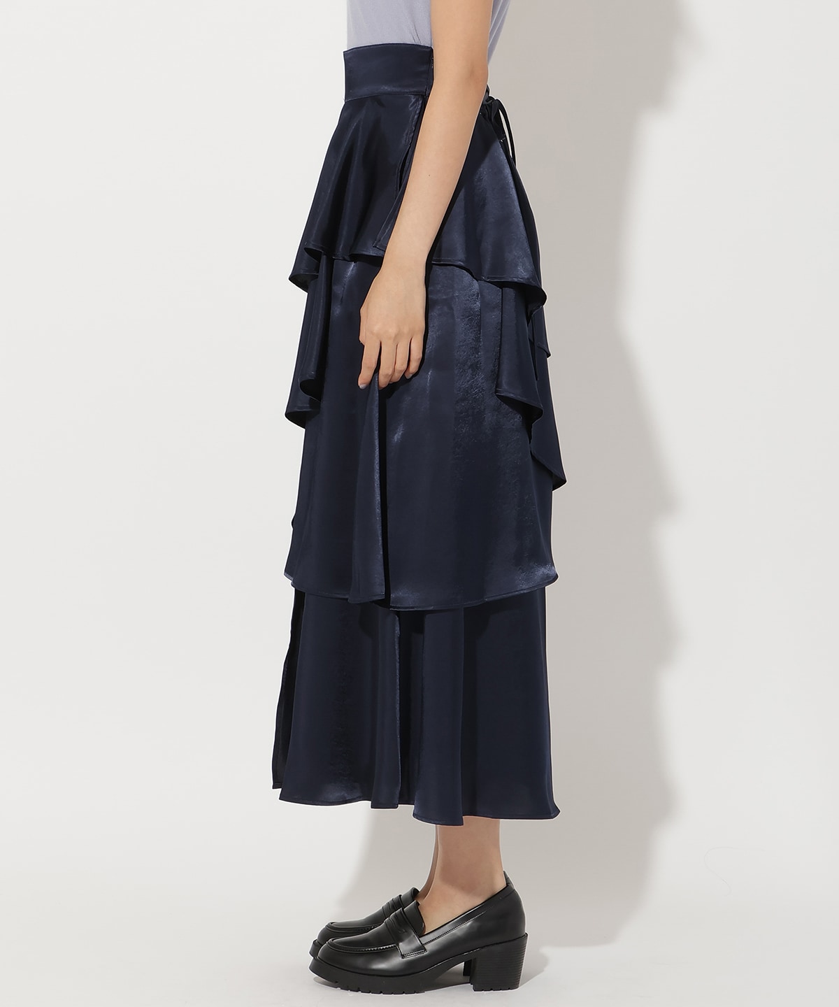 サテンアシメフリルティアードスカート