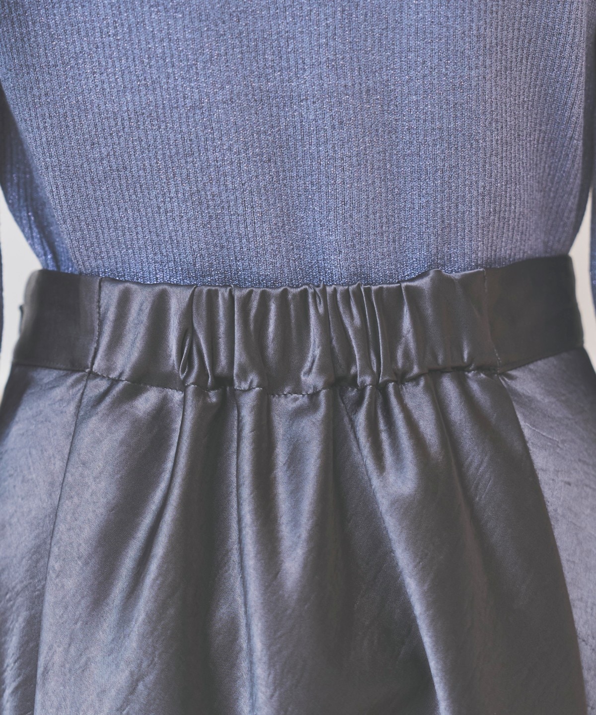 サテンバイアススカート