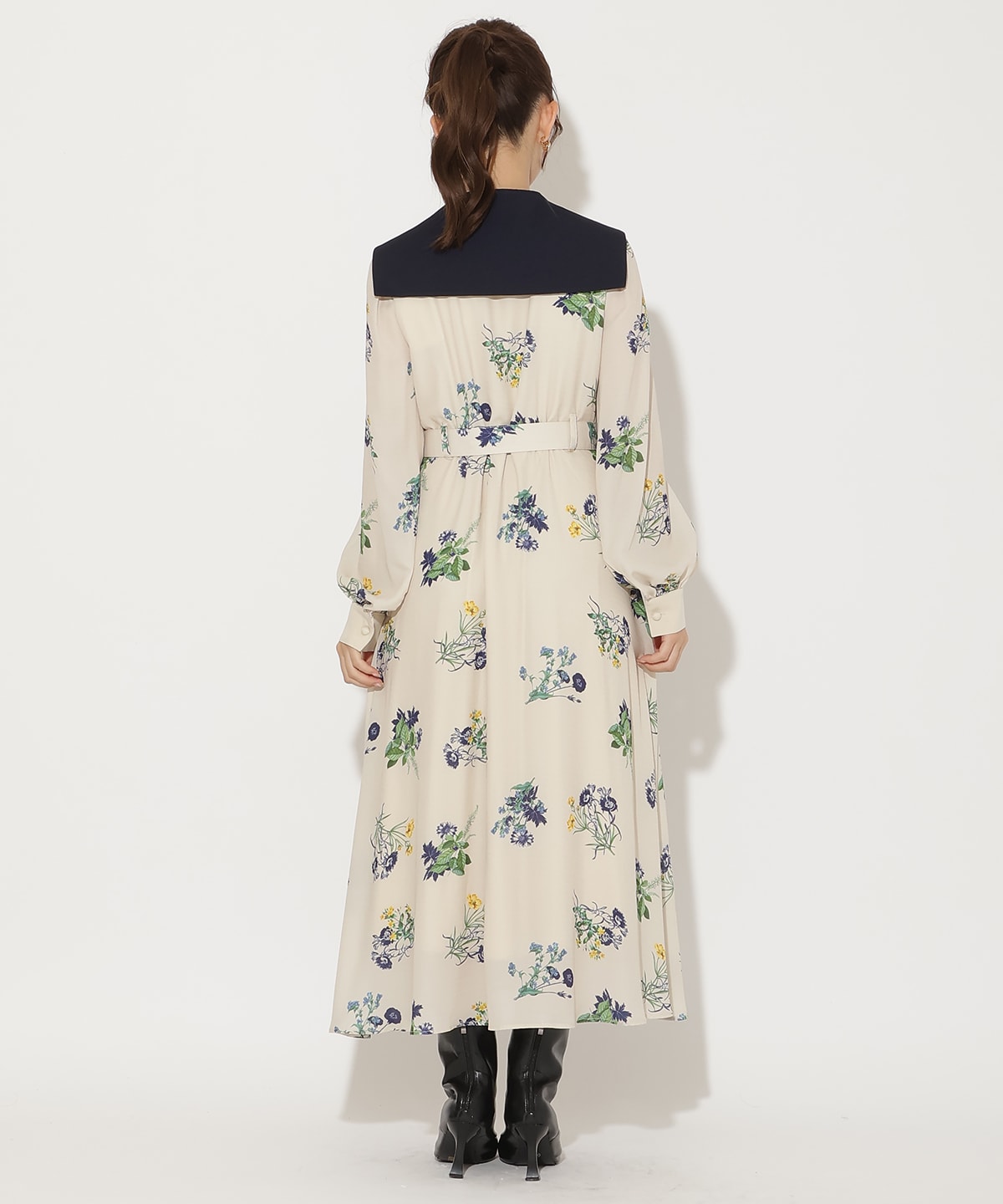 ドローイングフラワー配色襟長袖ワンピース