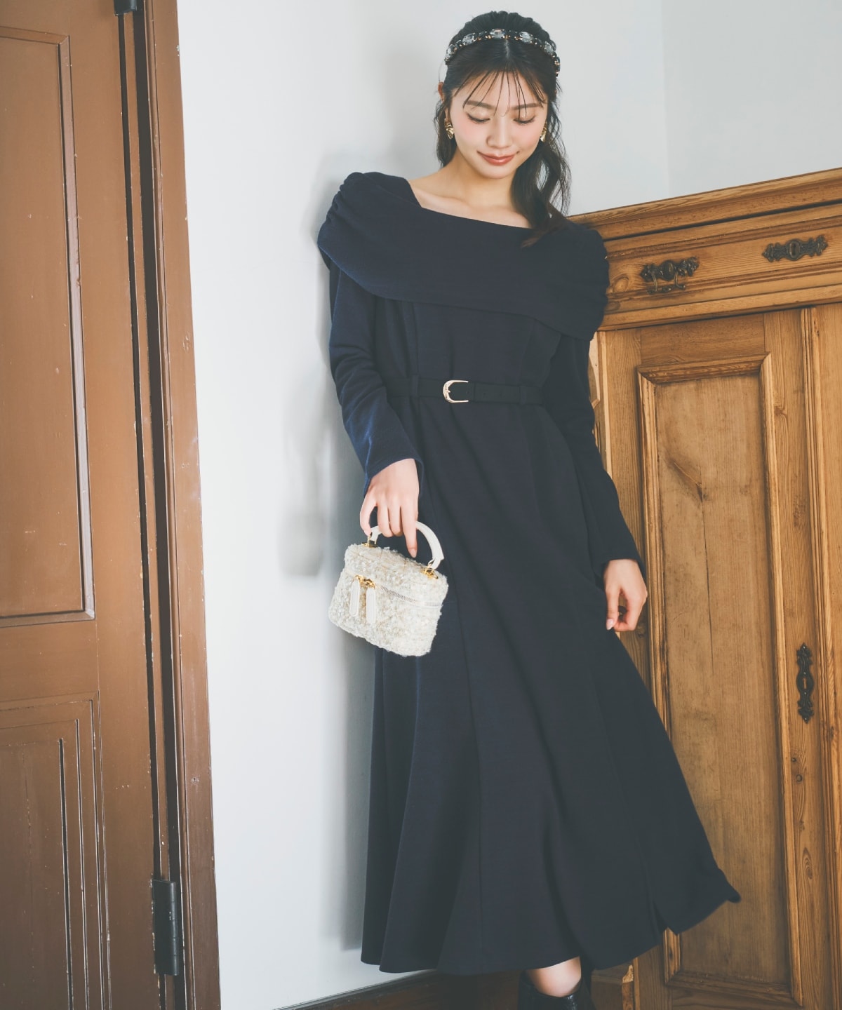 ベルト付きオフショルカットワンピース