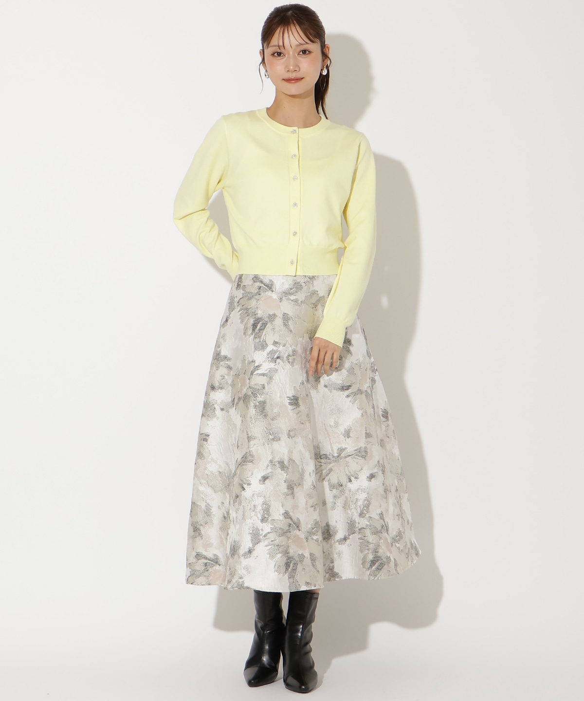 ビジューボタンクルーネックカーディガン