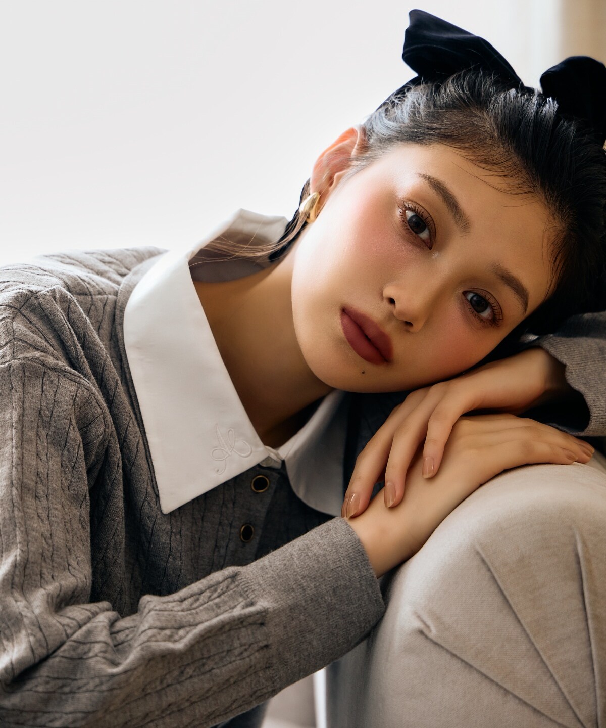 シャツ襟ケーブルニット