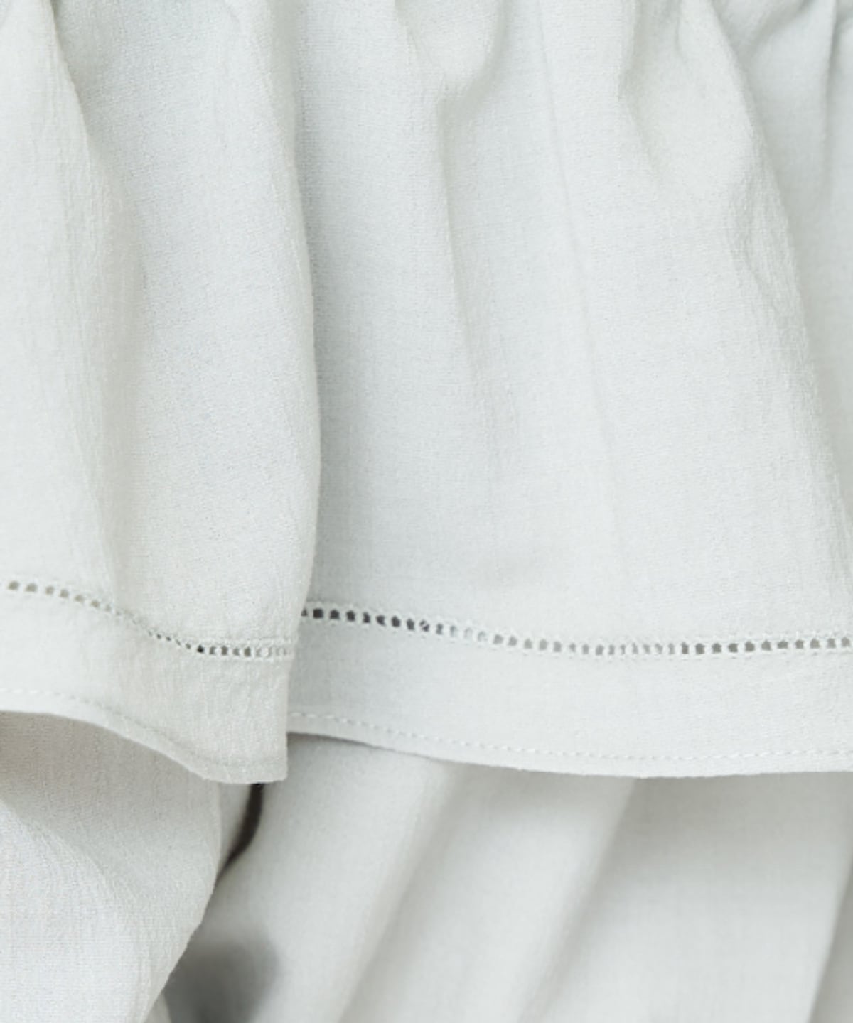 【先行予約受付中】オフショルフリルブラウス