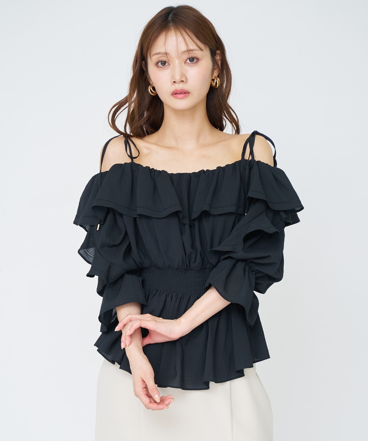 【先行予約受付中】オフショルフリルブラウス