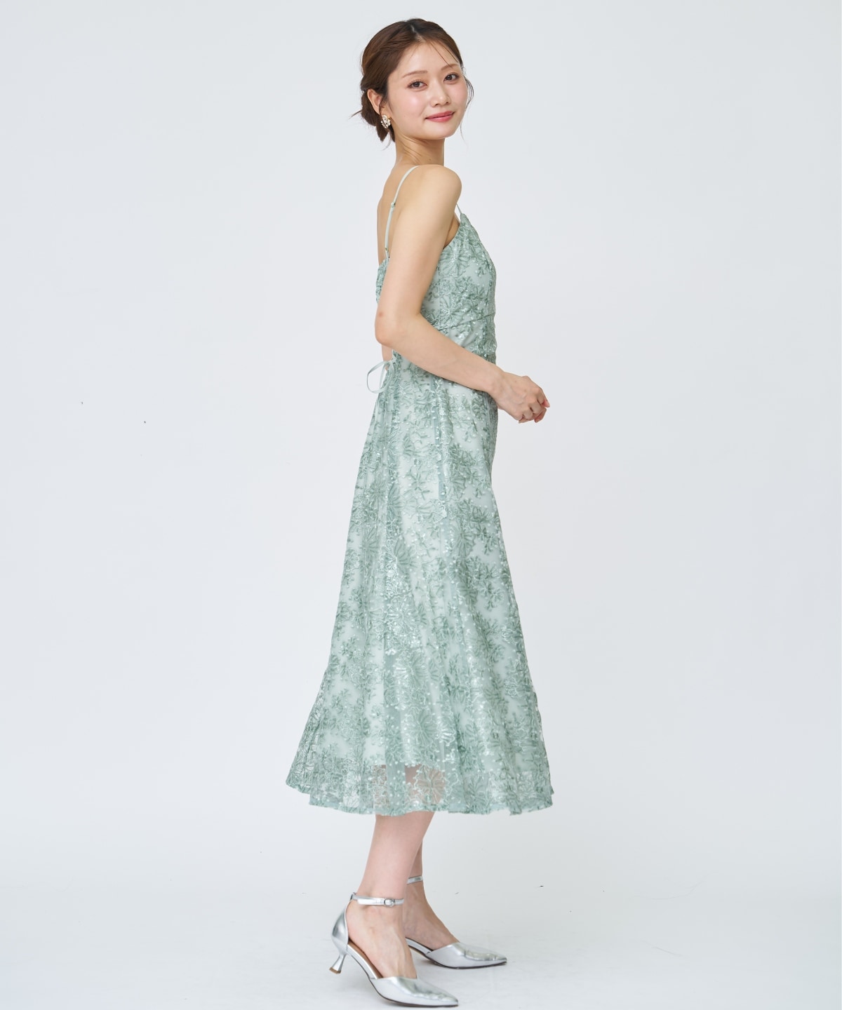 チュールレイヤードスパンコールドレス