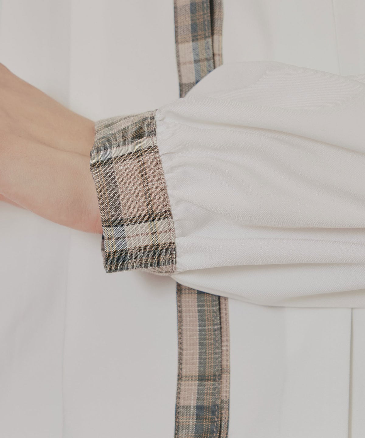 チェックバイカラーリボンタイブラウス