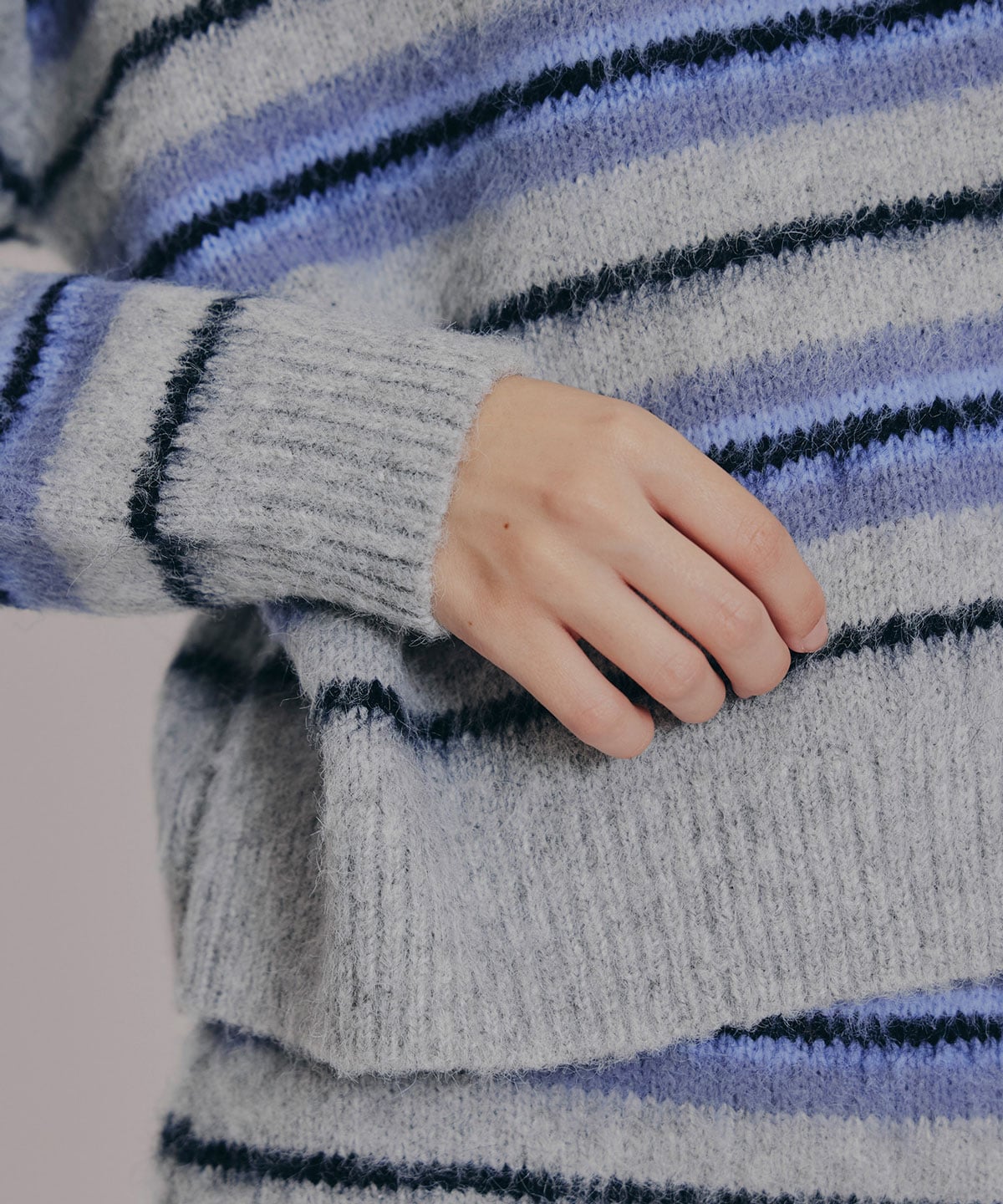 フラッフィニットボーダープルオーバー×タイトミニスカートセットアップ