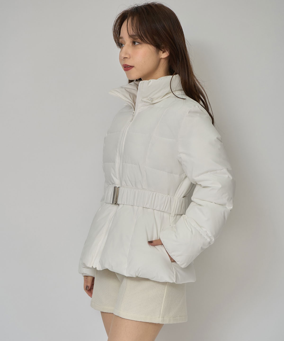 ベルトデザインキルティングファイバーダウンジャケット