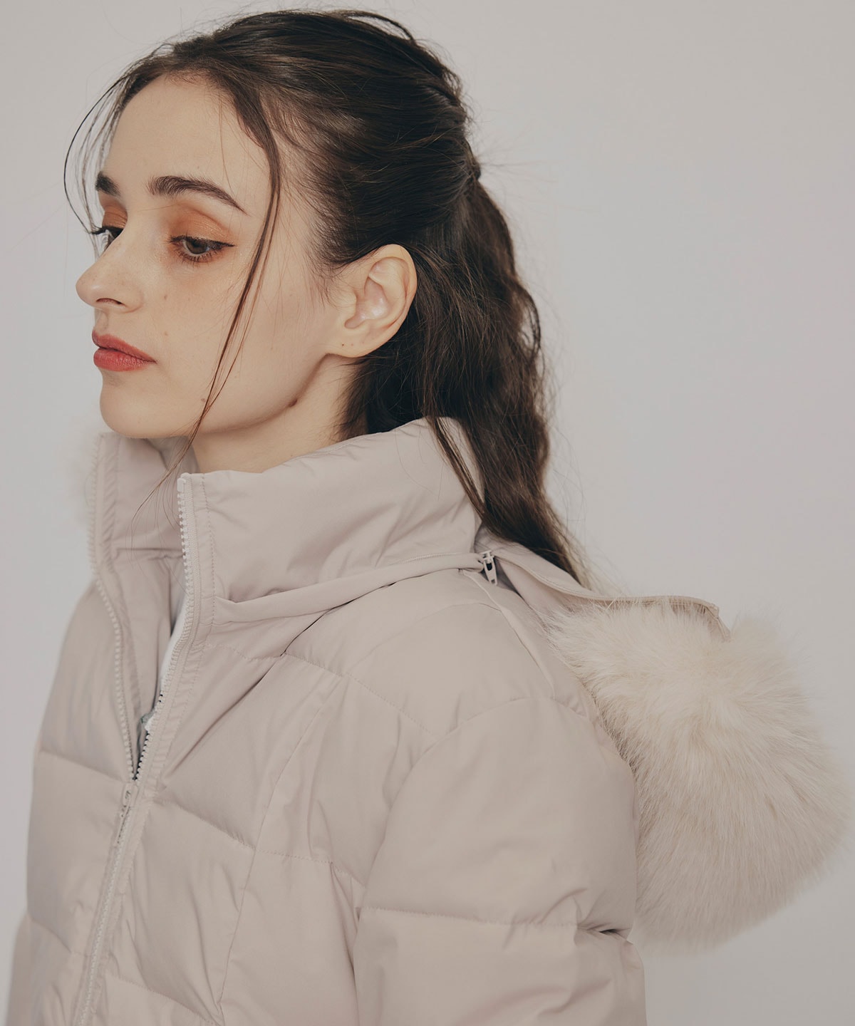 ベルトデザインキルティングファイバーダウンジャケット