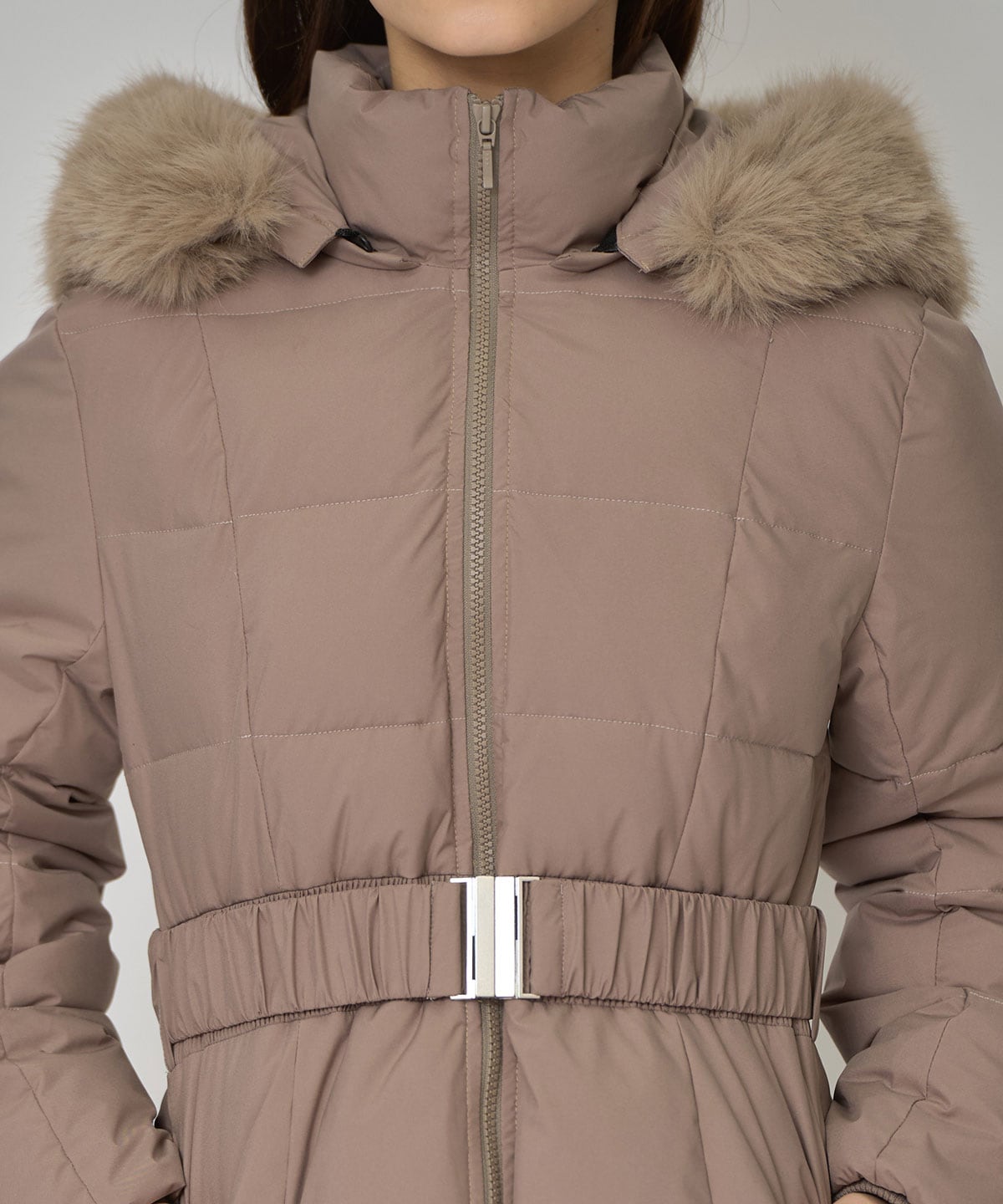 ベルトデザインキルティングファイバーダウンジャケット