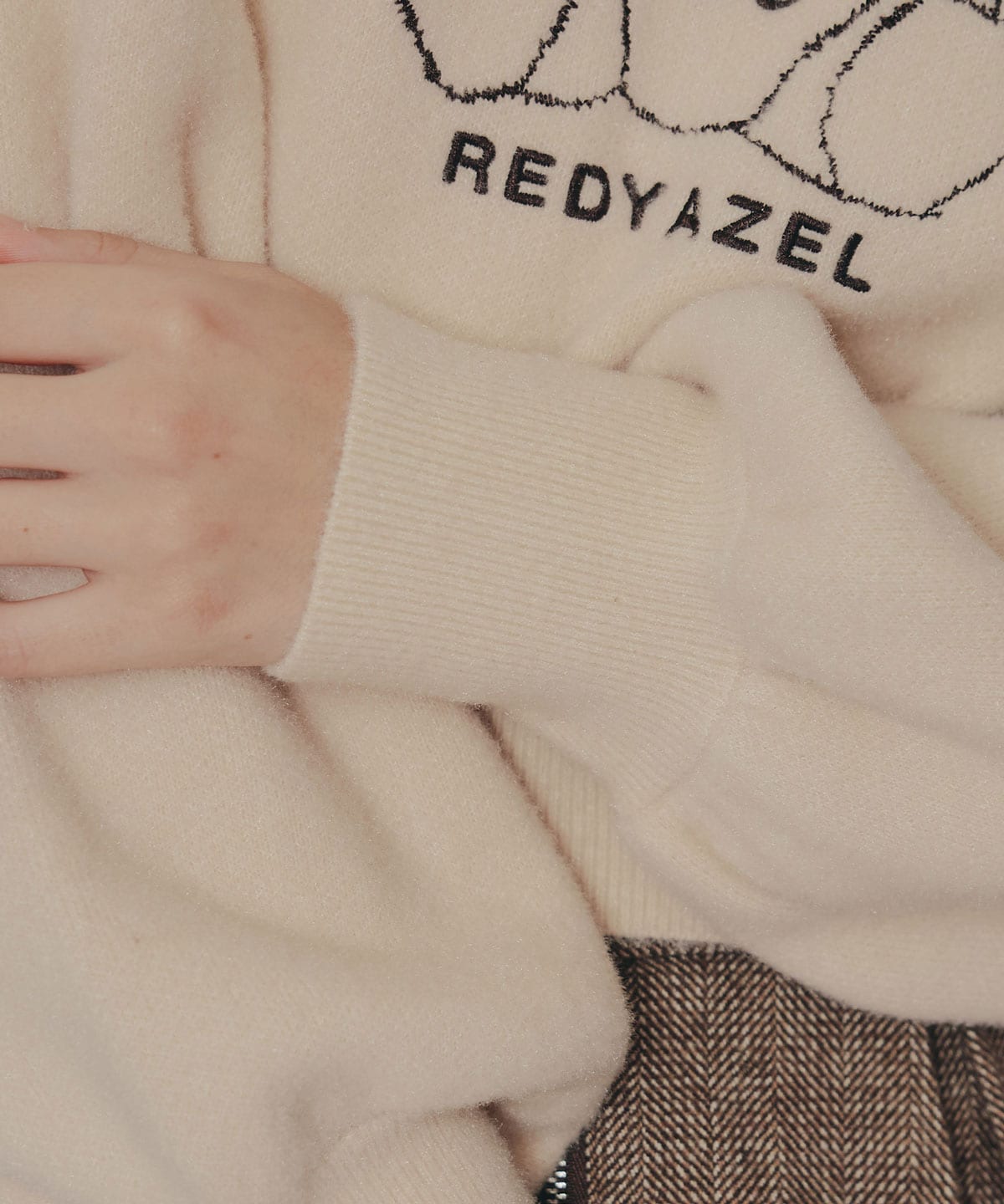 Azelyフラッフィニットプルオーバー