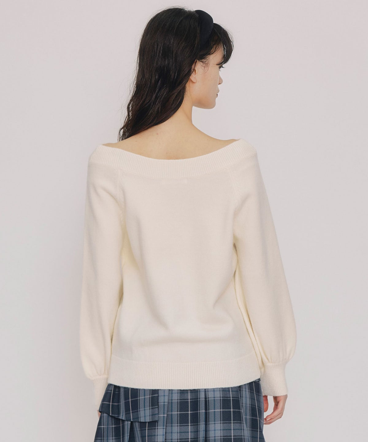 ビジューロゴエンブロイダリーニットプルオーバー