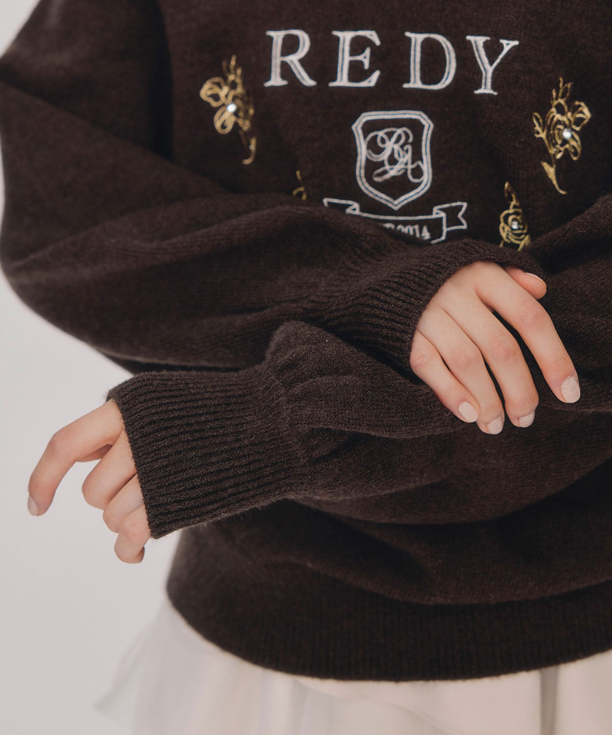 ビジューロゴエンブロイダリーニットプルオーバー