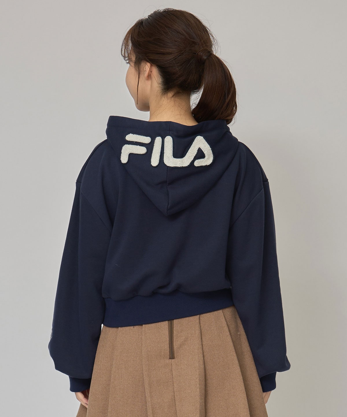 ［FILA×REDYAZEL］サガラロゴコンパクトフーディ