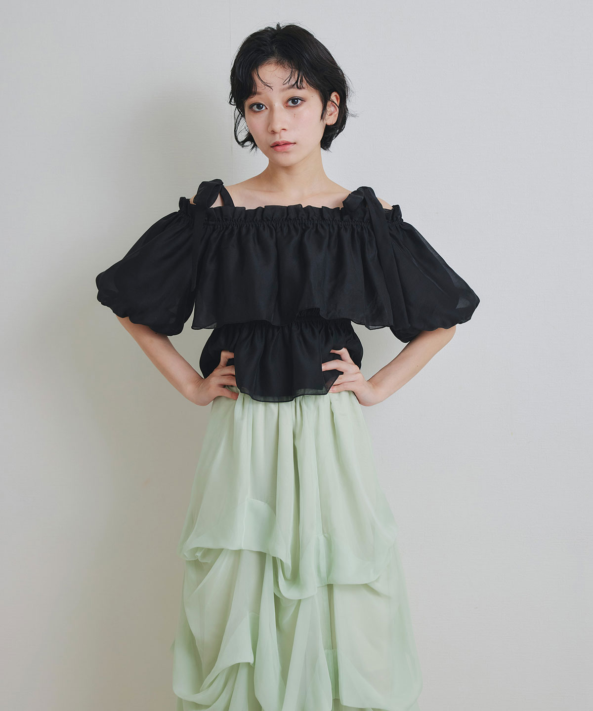 ショルダーリボンフリルオフショルブラウス