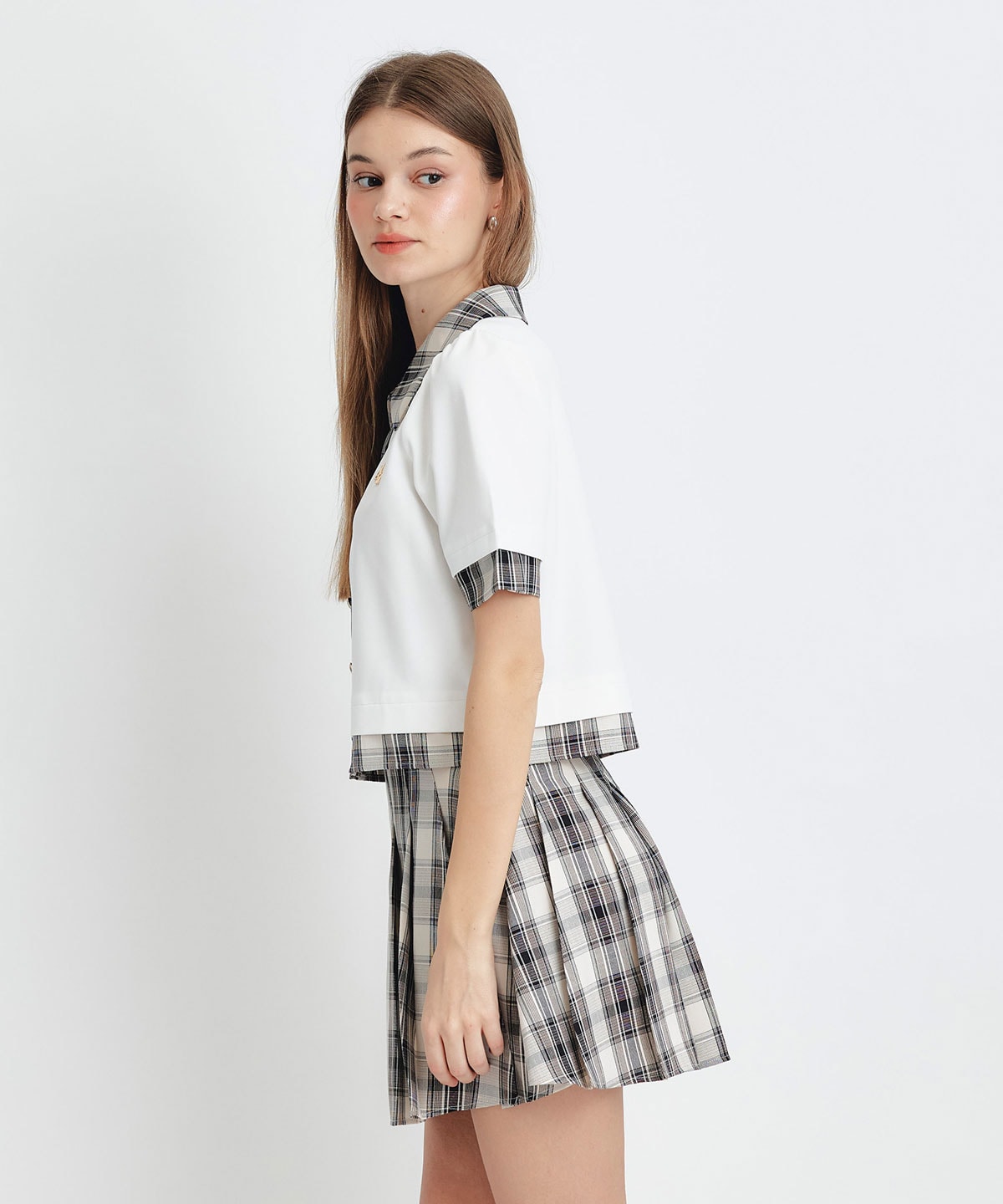 ロゴブローチブラウス×チェックプリーツミニスカートセットアップ
