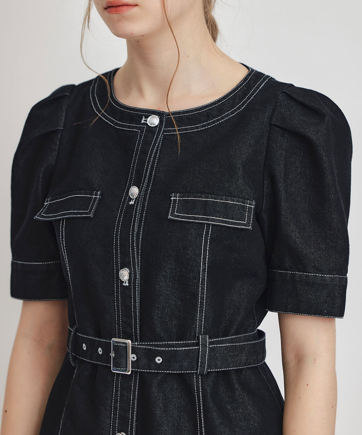 バイカラーステッチノーカラーデニムフレアミニワンピース