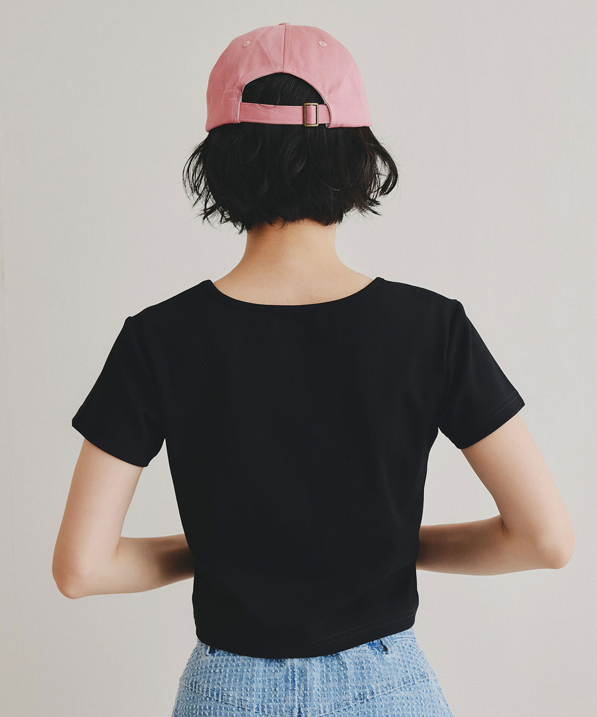 カリグラフィーロゴエンブロイダリークロップドTシャツ