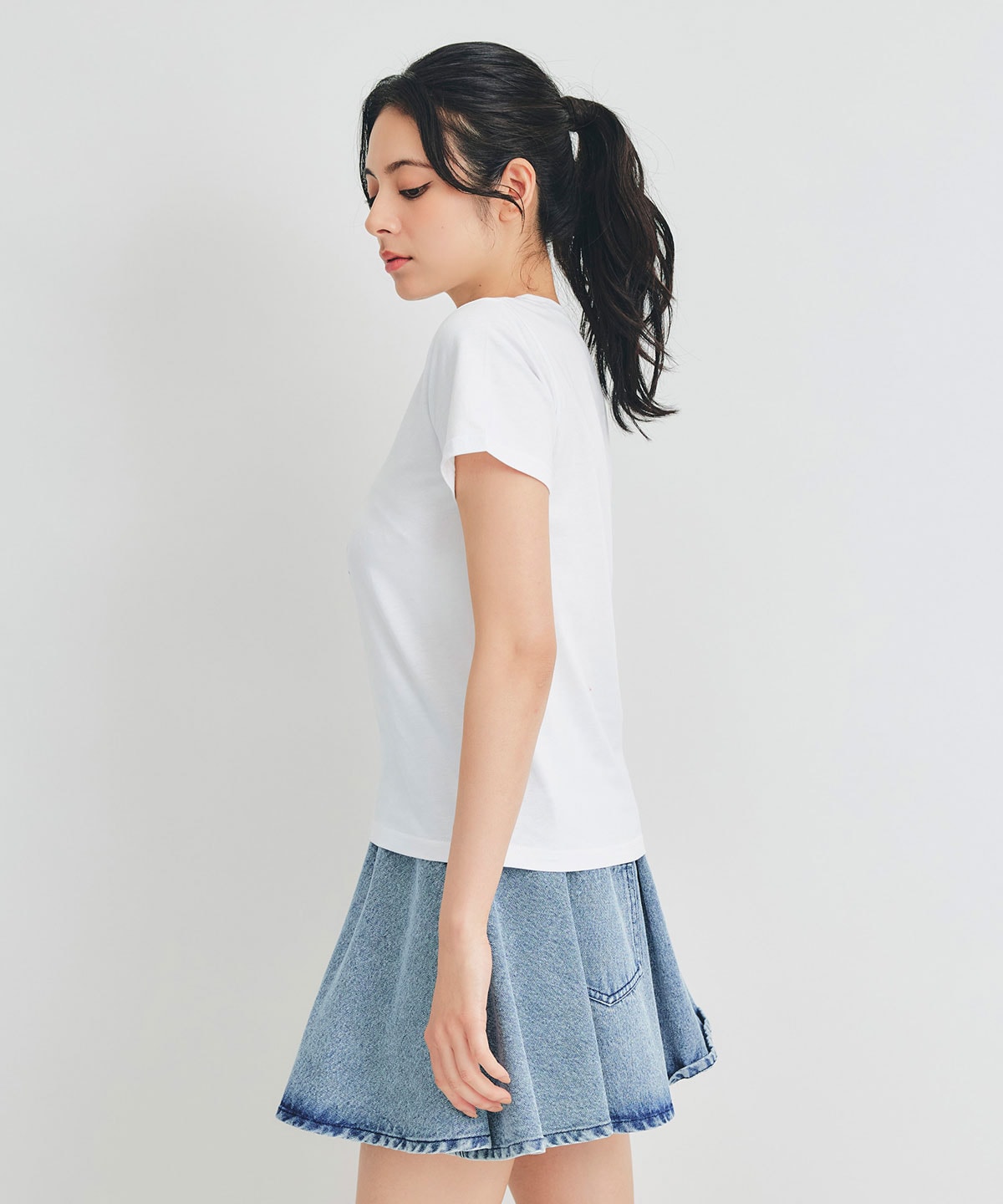 エンブレムロゴTシャツ