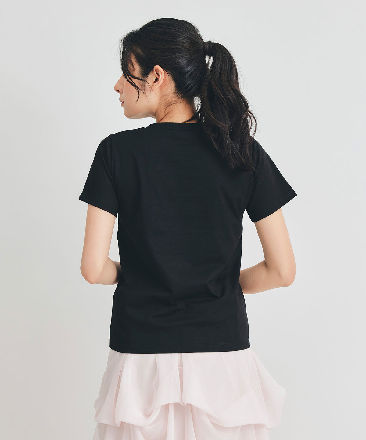 エンブレムロゴTシャツ