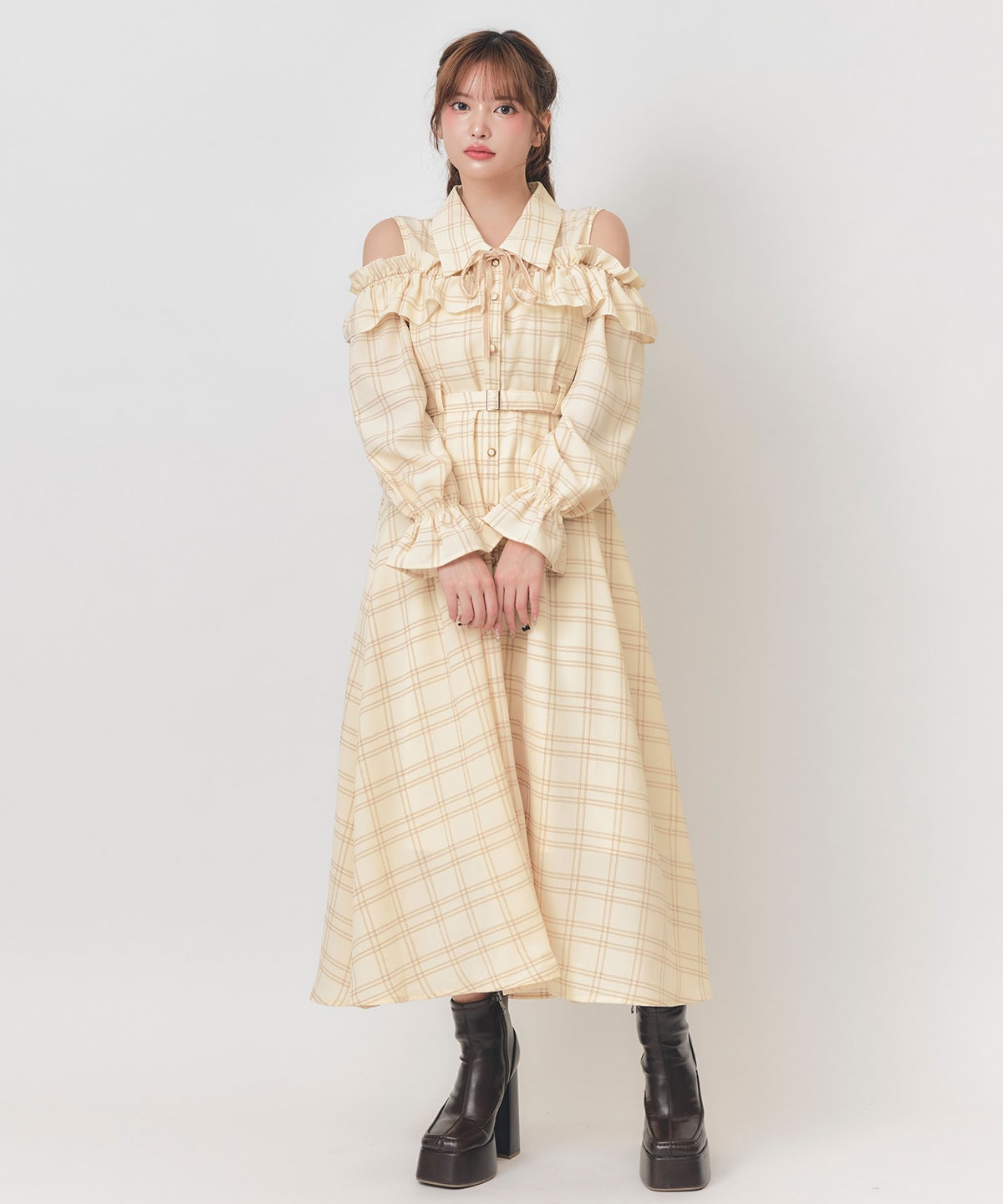 【=LOVE 大場花菜さん着用】フリルチェックオープンショルダーリボンタイロングフリルワンピース