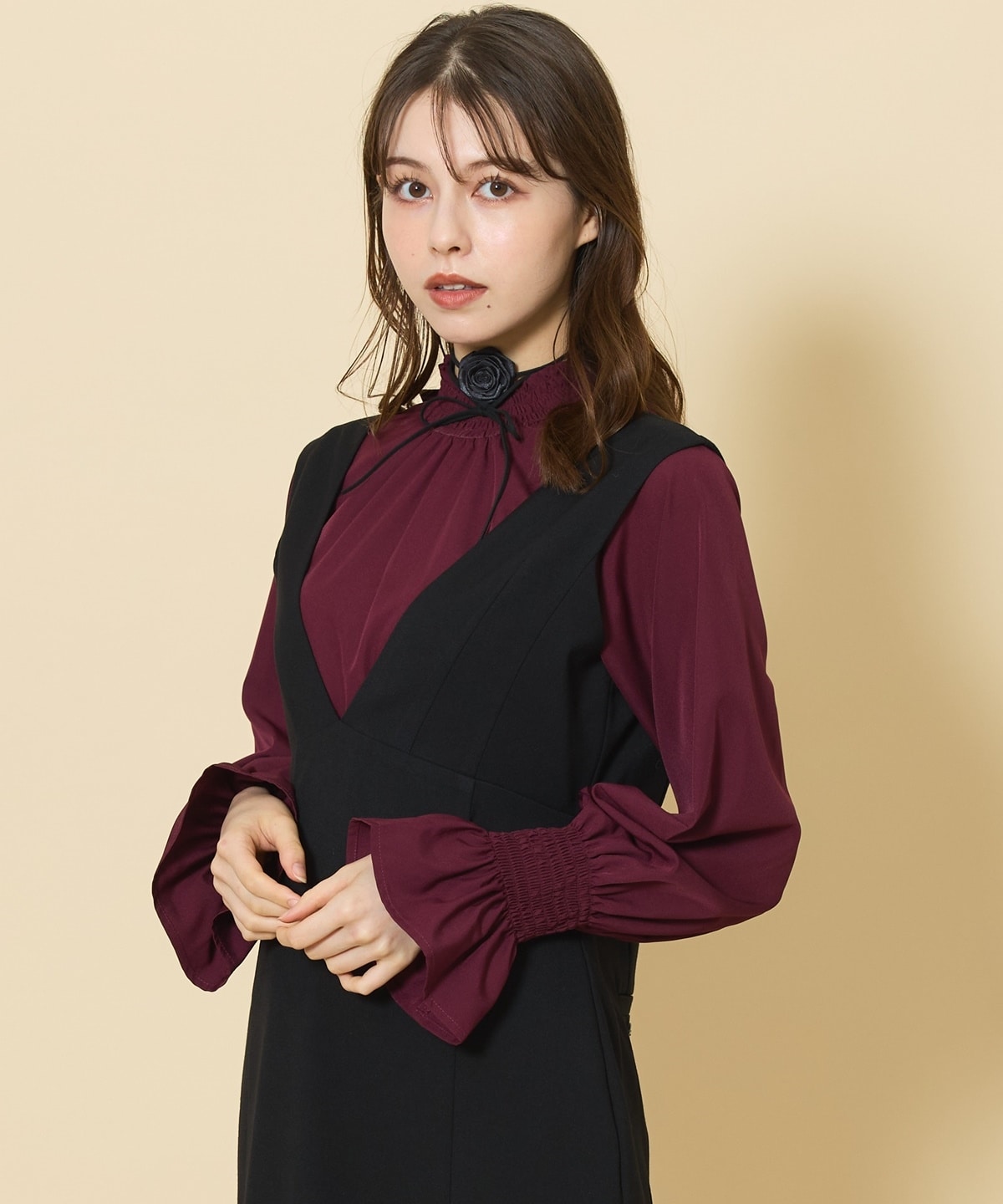 2WAYシャーリングネックフレアスリーブブラウス