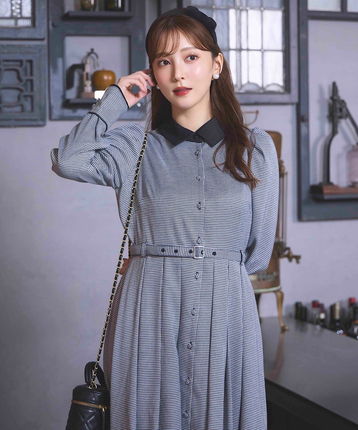 バイカラー衿パイピングタックフレアシャツワンピース