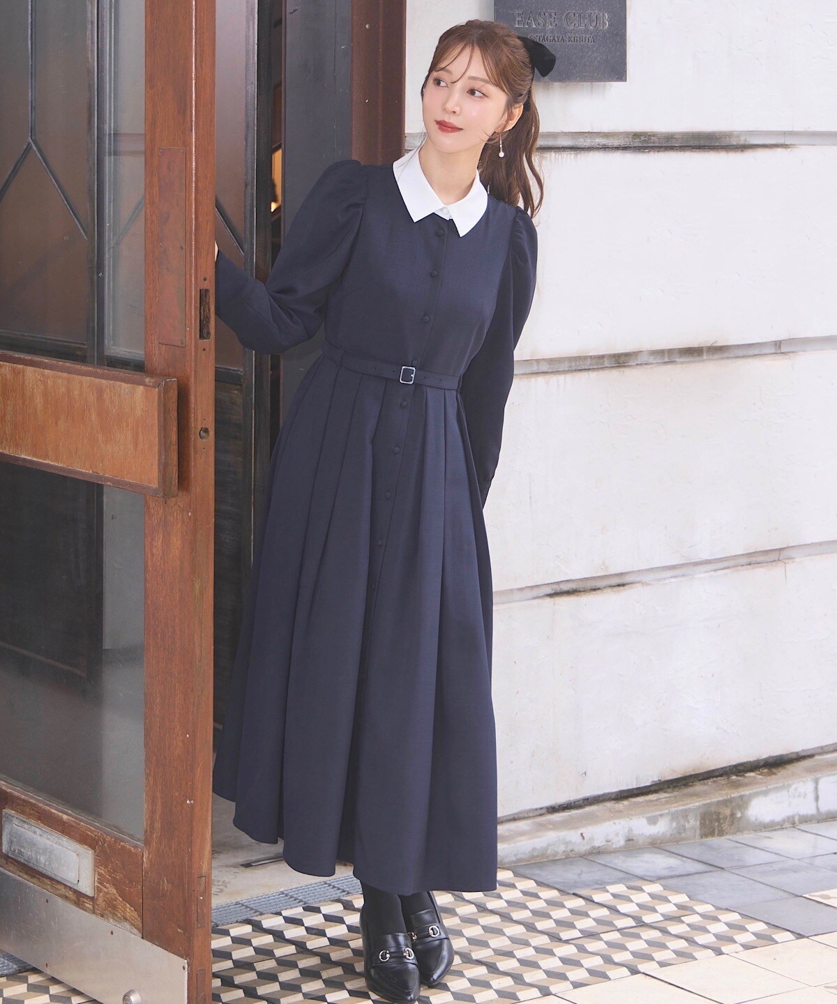 バイカラー衿パイピングタックフレアシャツワンピース