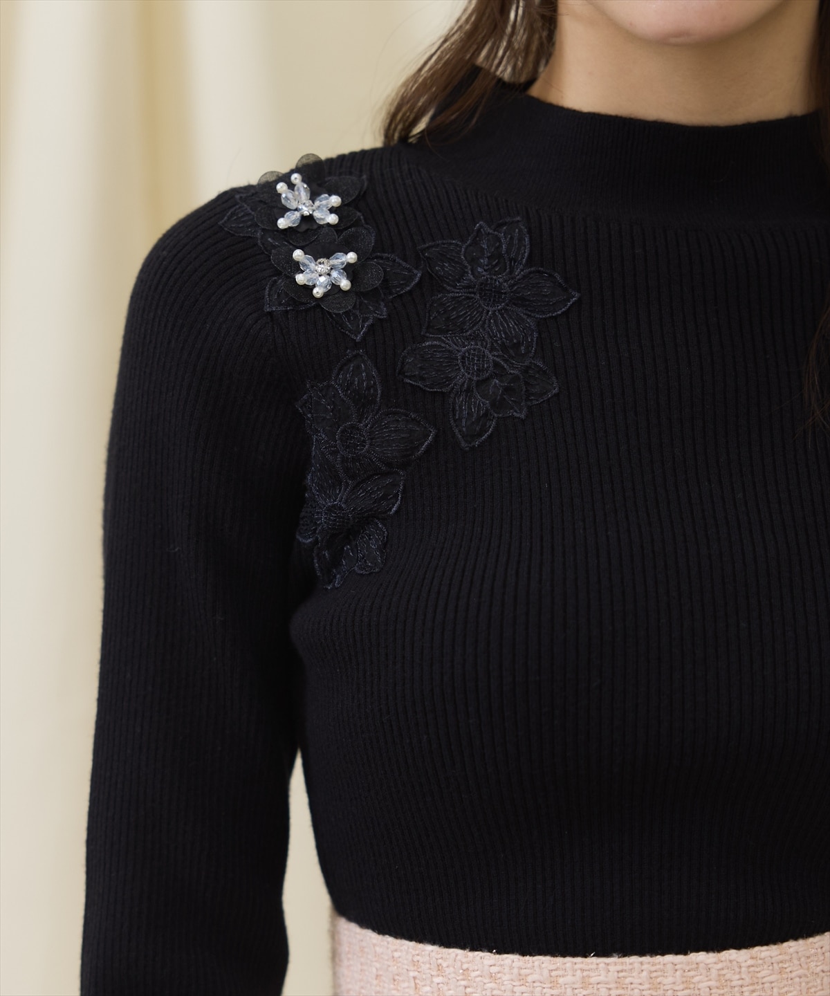 ショルダーレース刺繍ニットプルオーバー