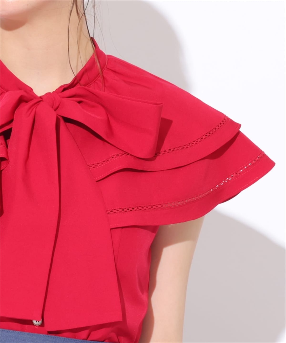 ラッフルカラーボウタイブラウス