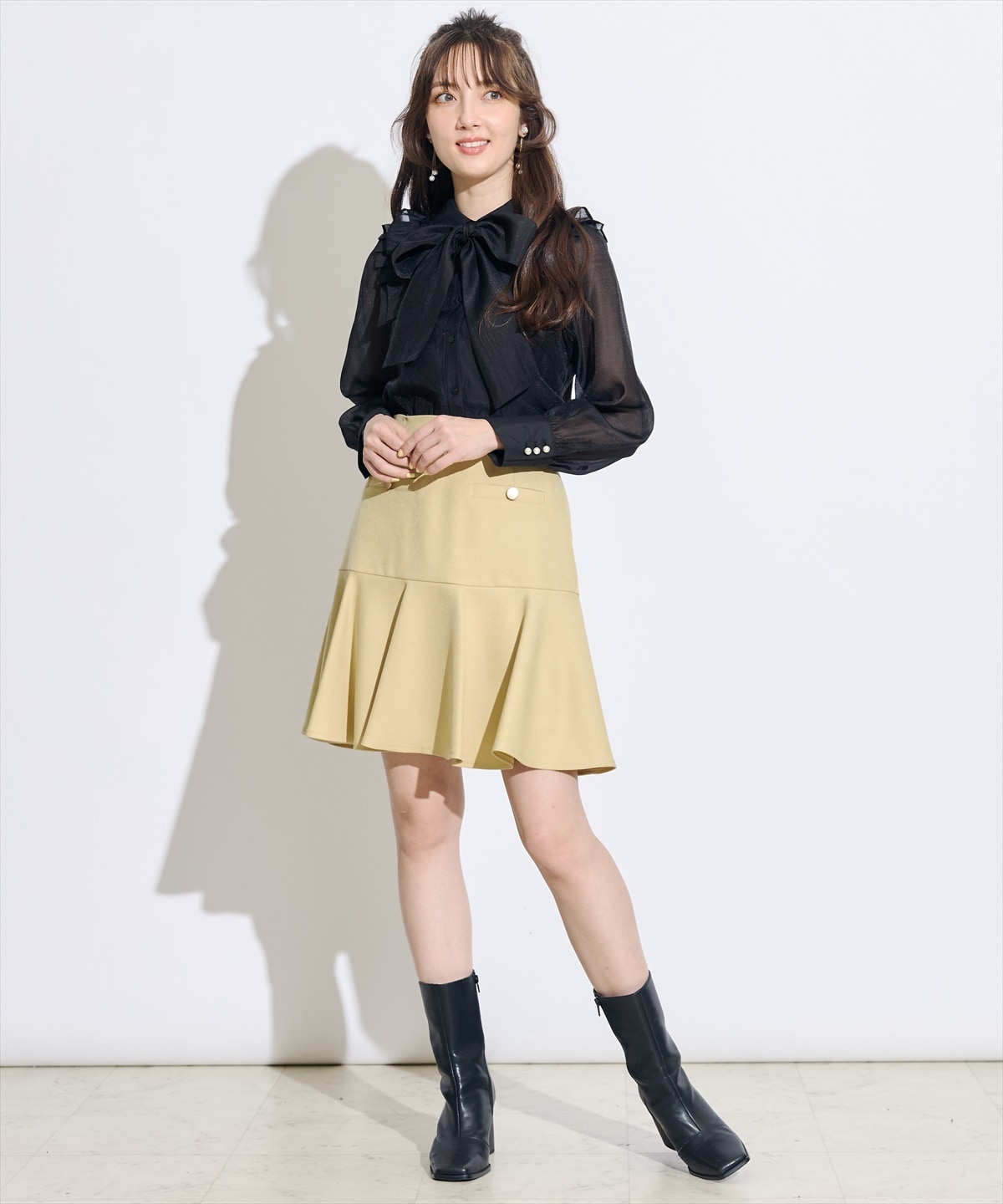 金ボタンカルゼペプラムミニスカート