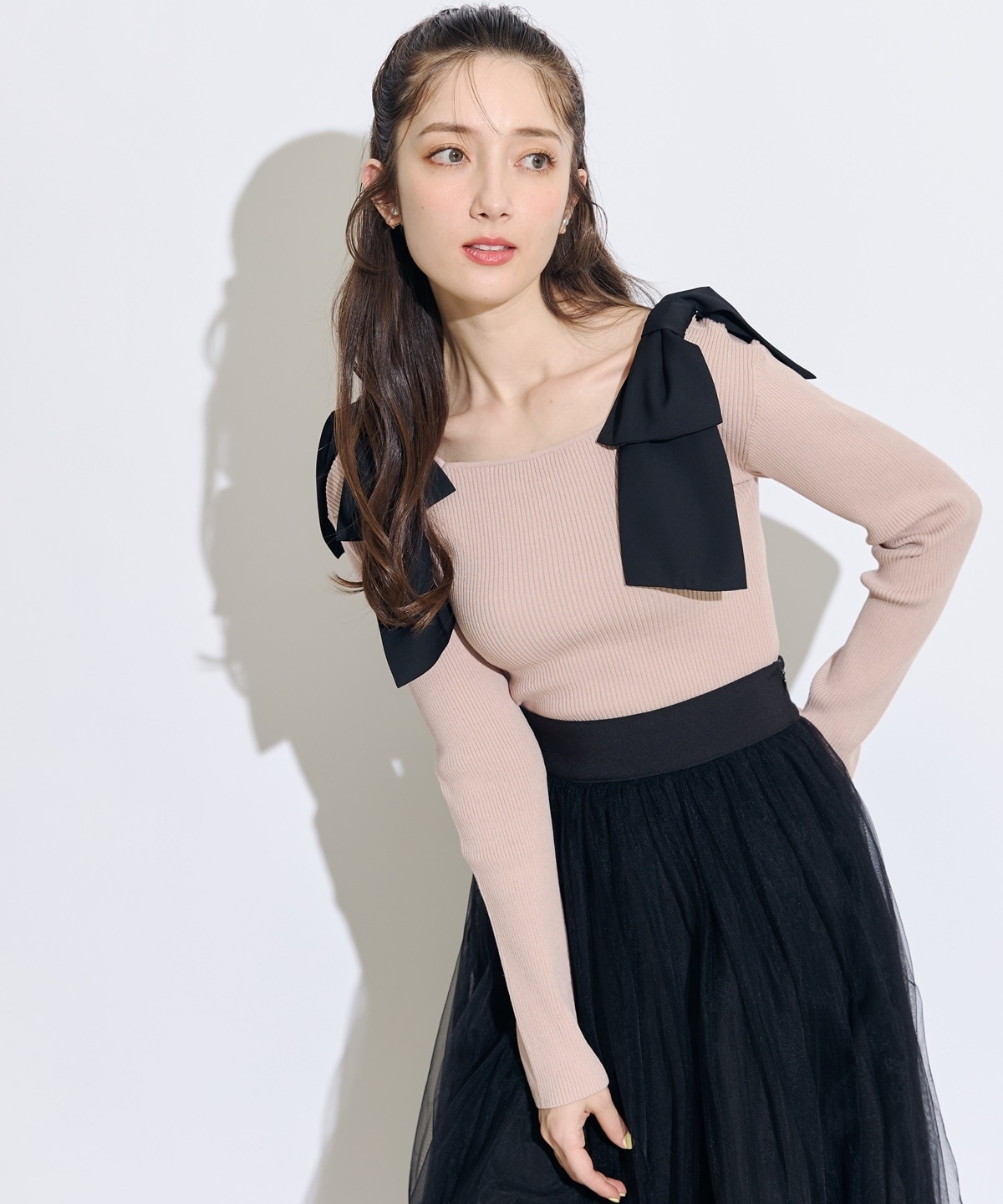 異素材ショルダーリボンスクエアネックニットプルオーバー