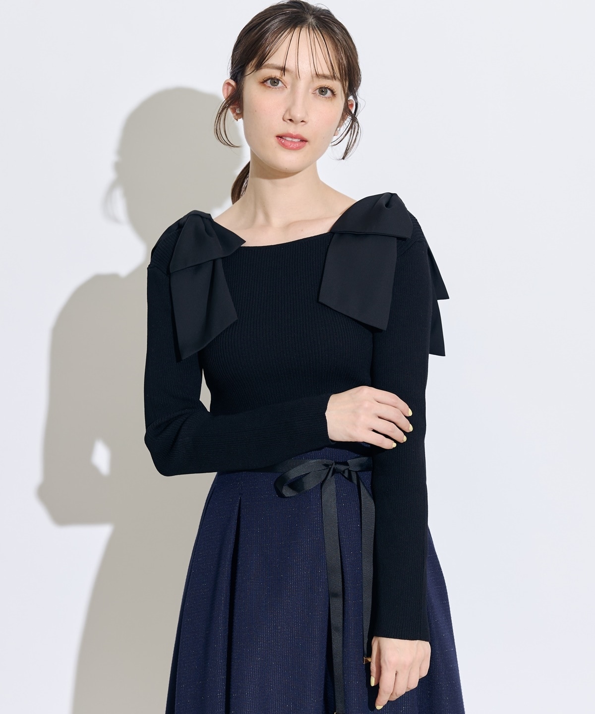 異素材ショルダーリボンスクエアネックニットプルオーバー