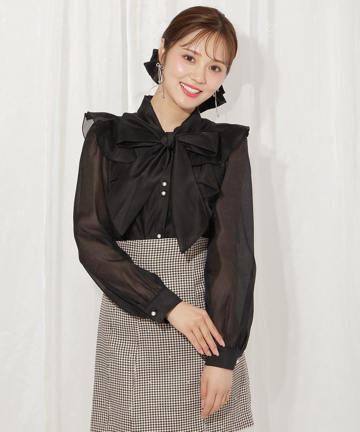 シアーラッフルボウタイブラウス