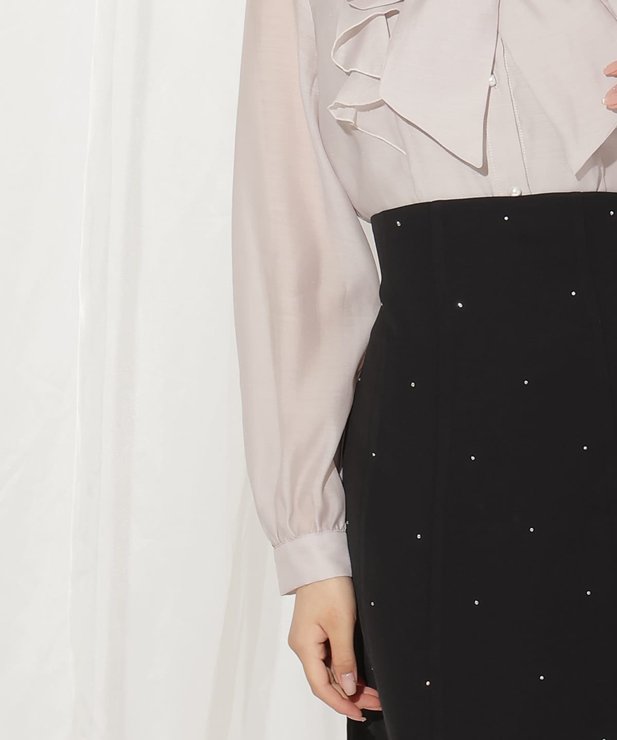 シアーラッフルボウタイブラウス