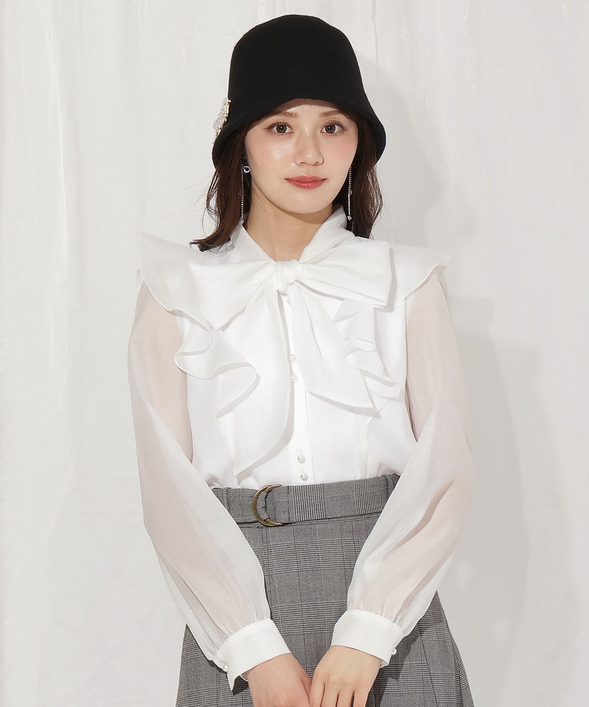 シアーラッフルボウタイブラウス