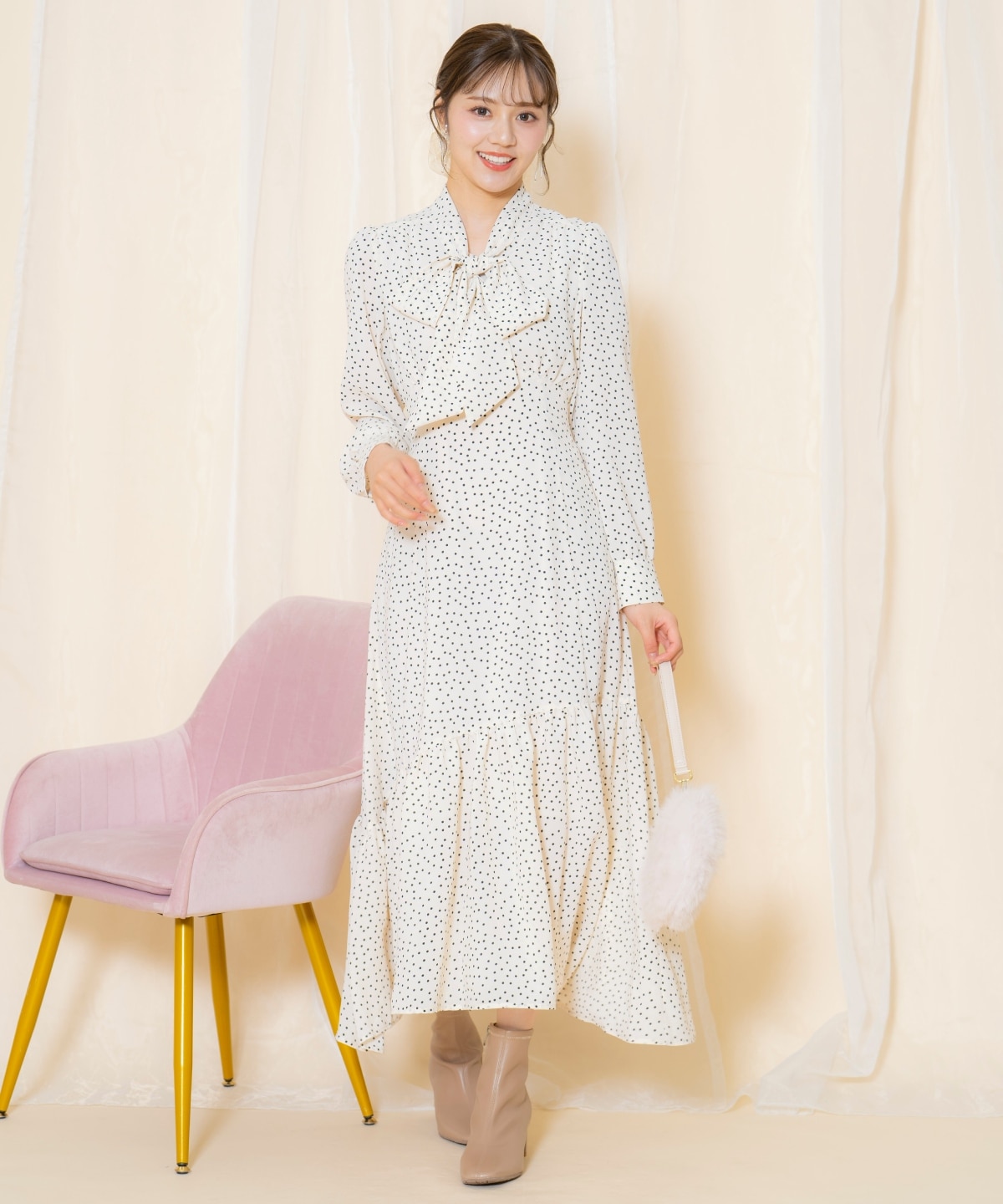 ドット柄ギャザーヘムボウタイワンピース