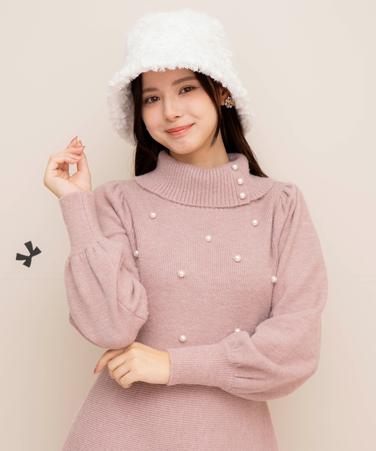 パール付きタートルネックニットワンピース