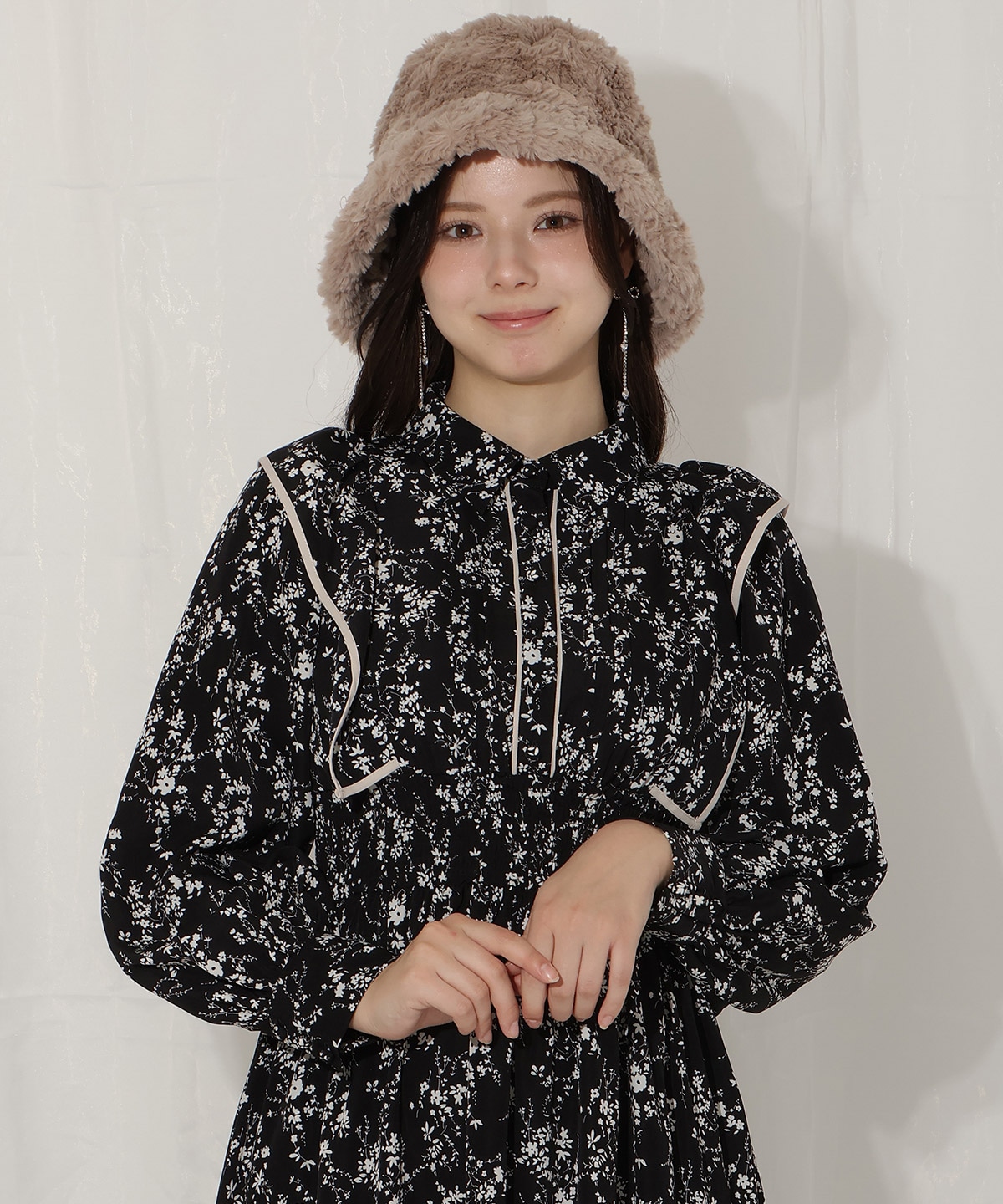 ティアード切り替えパイピングフリルワンピース