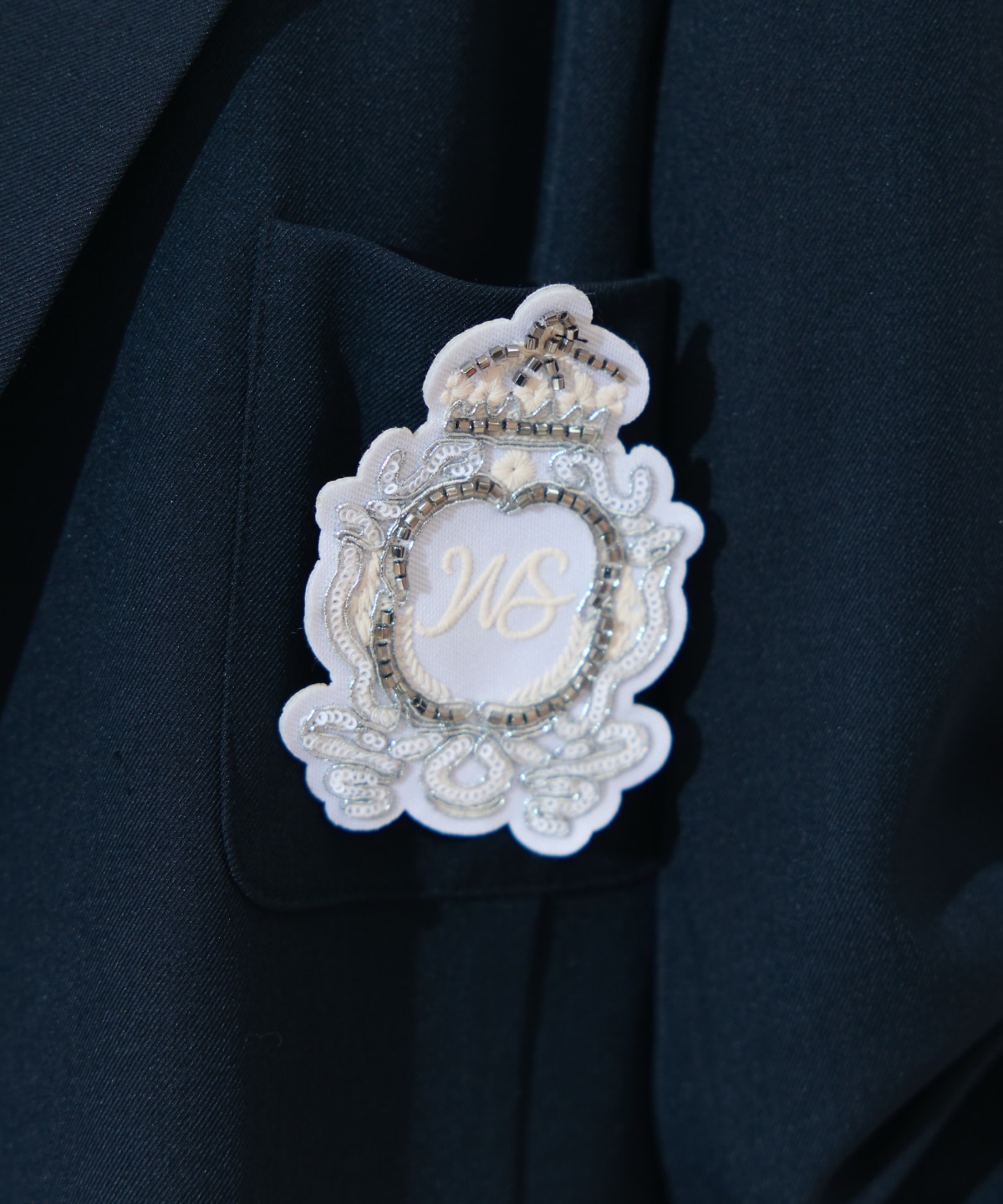 エンブレム付きテーラードジャケット