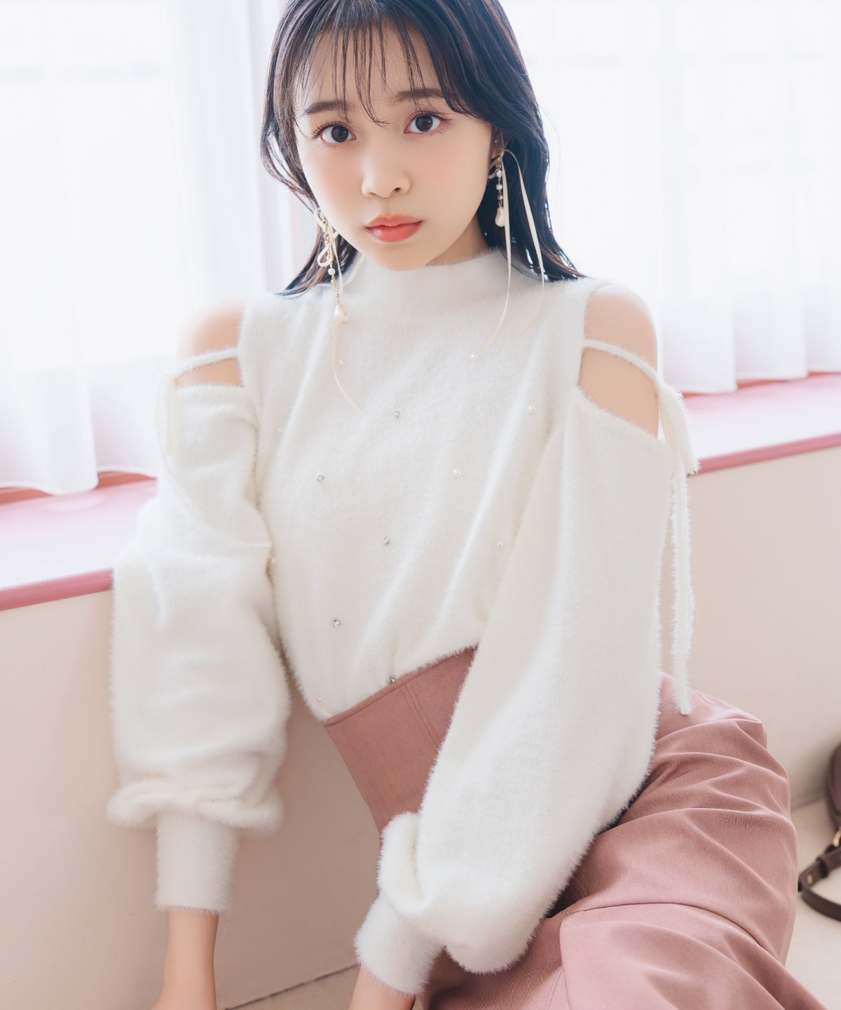 パールビジューフェザーニットトップス