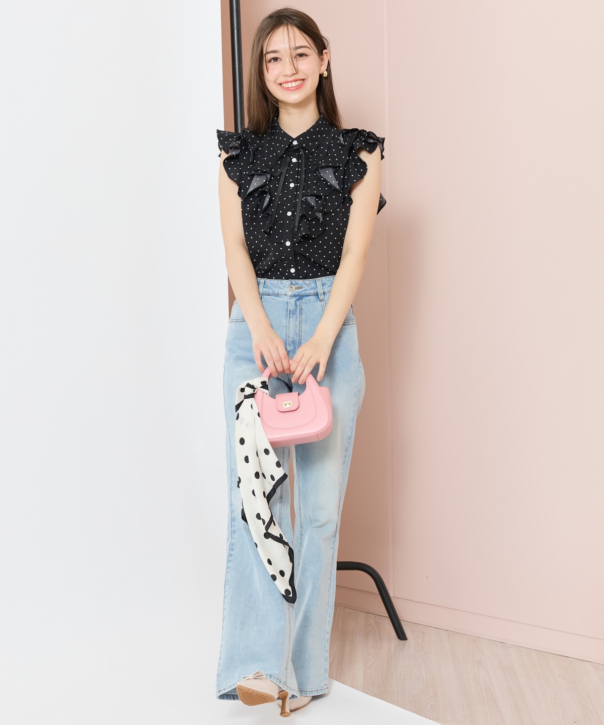 ラッフルフリルノースリーブブラウス